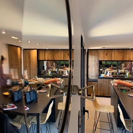 Casa Jungle ! Superb Duplex Apartment, Place Des Lices ! דירה