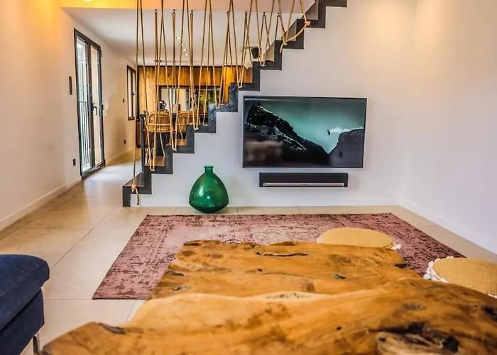 Casa Jungle ! Superb Duplex Apartment, Place Des Lices ! סן טרופז