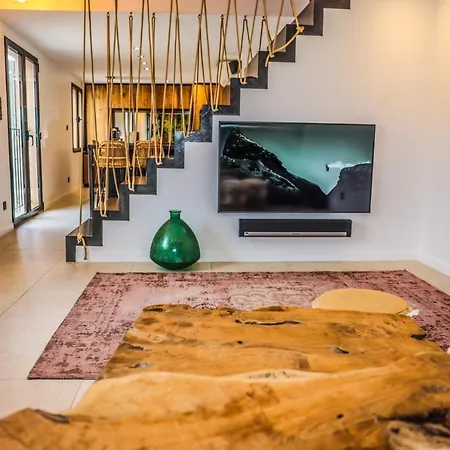 Casa Jungle ! Superb Duplex Apartment, Place Des Lices ! Saint-Tropez