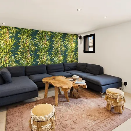Casa Jungle ! Superb Duplex Apartment, Place Des Lices ! Saint-Tropez