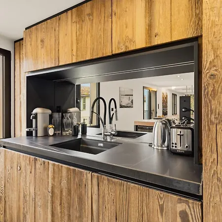 Casa Jungle ! Superb Duplex Apartment, Place Des Lices ! Saint-Tropez