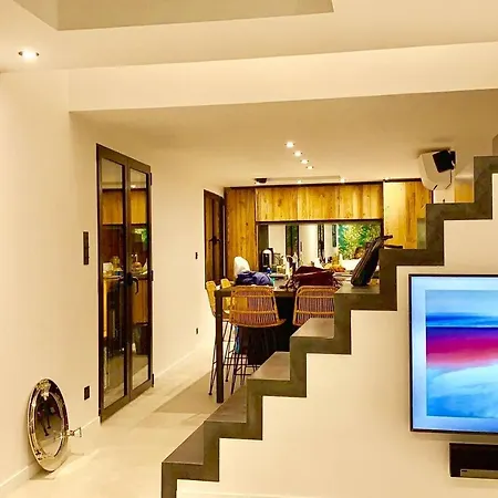 Casa Jungle ! Superb Duplex Apartment, Place Des Lices ! Appartement
